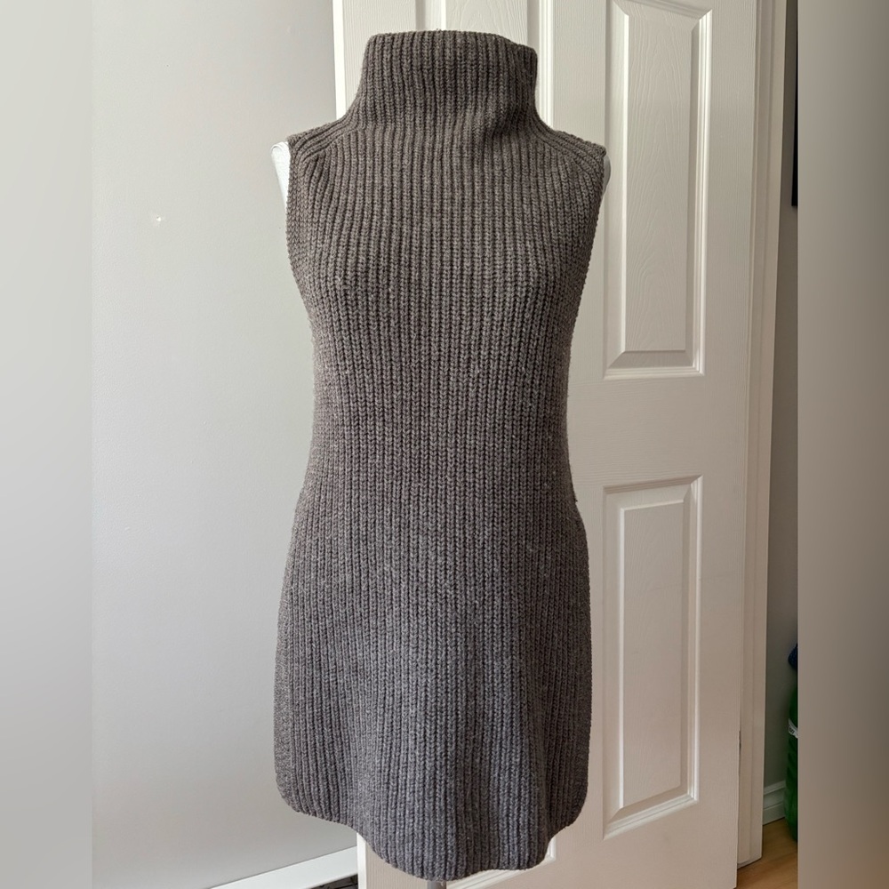 Wilfred Gray Sleeveless Turtleneck Sweater
